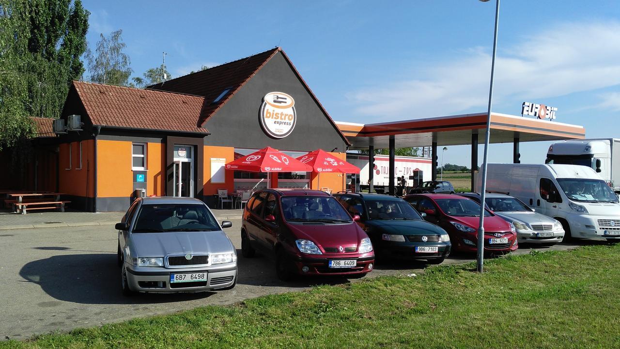 Bed & Parking Eurobit Bed & Breakfast Hrusky  Luaran gambar