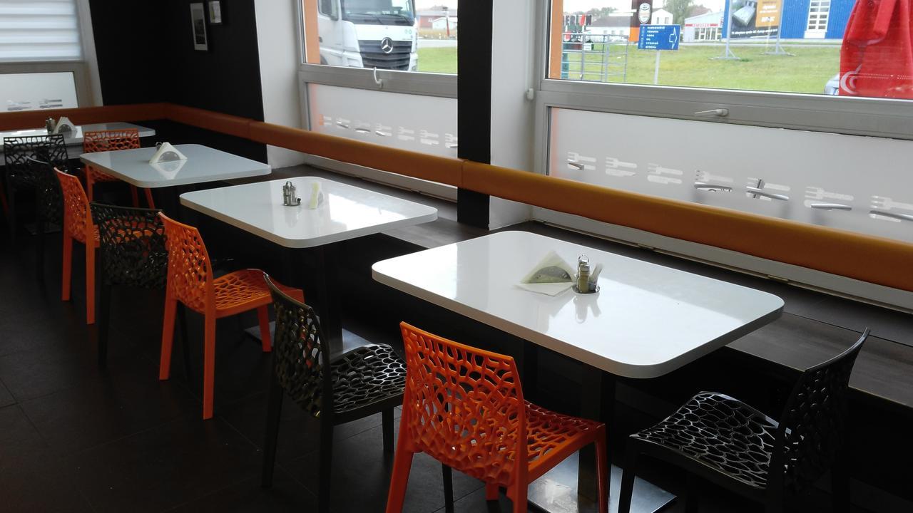 Bed & Parking Eurobit Bed & Breakfast Hrusky  Luaran gambar